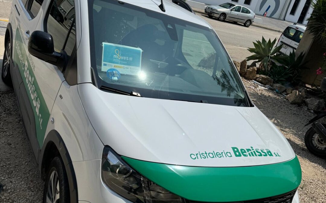 Cristalería Benissa amplía su flota con la nueva Peugeot e-Rifter: compromiso con la sostenibilidad y eficiencia en el servicio